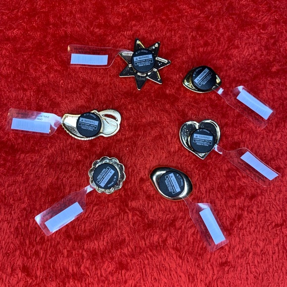 Crocs Gold Elevated Jibbitz set - Picture 2 of 2